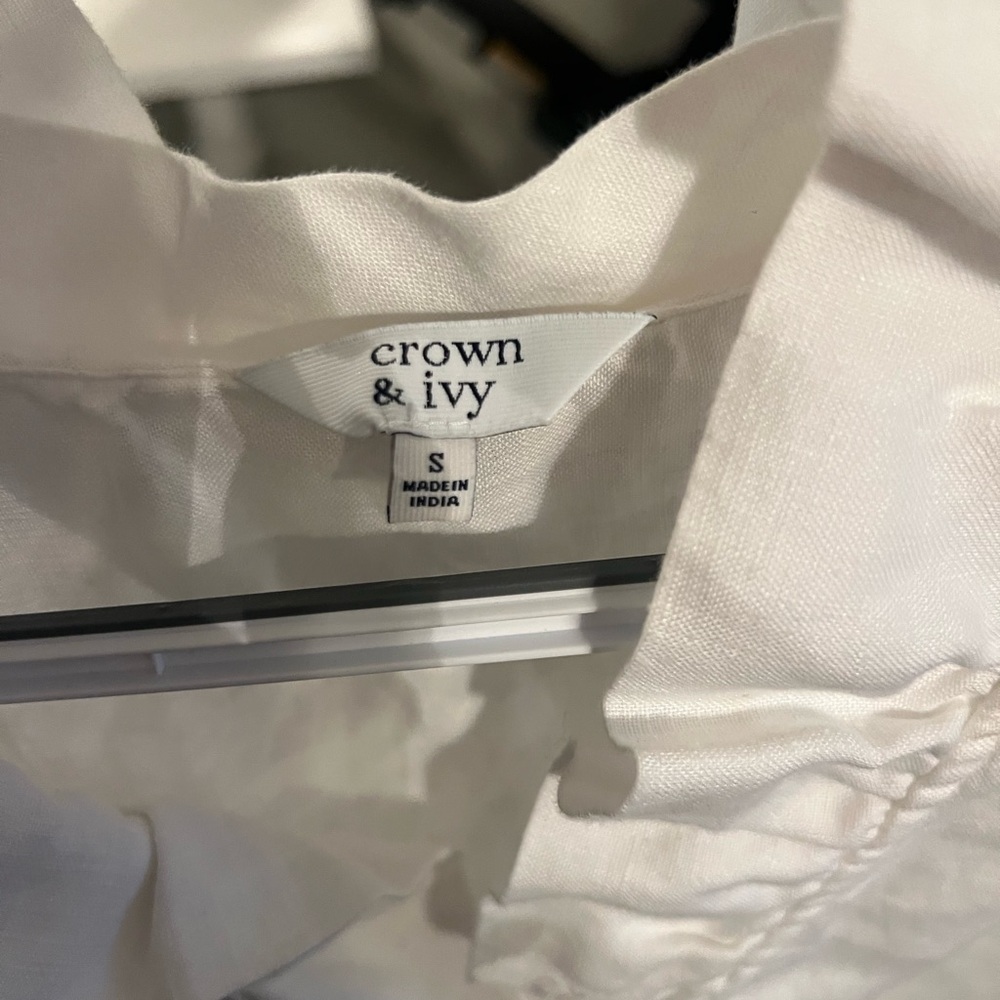 crown & ivy White Ruffled Collar Blouse